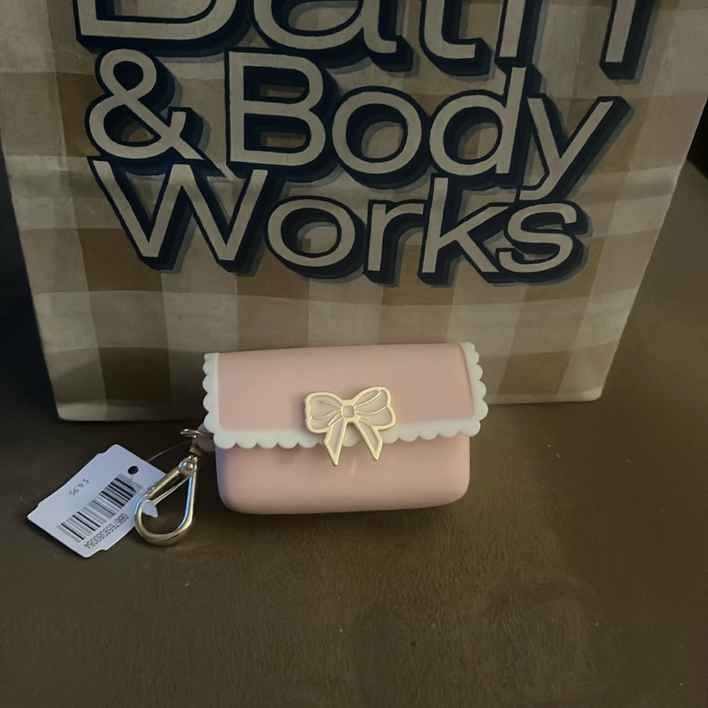 NEW!!!! Bath and Body Works Pink Bow Sanitizer holder